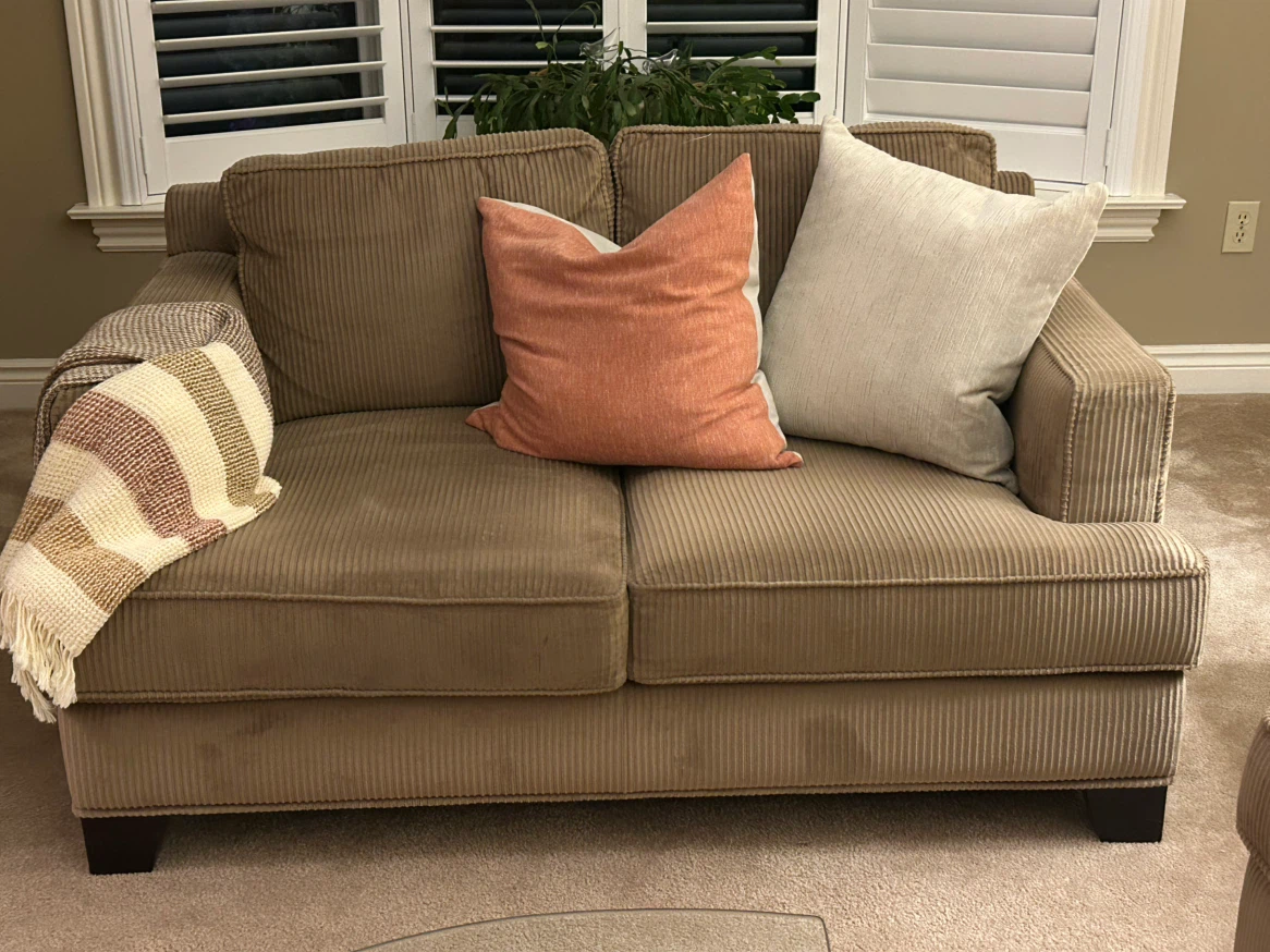 Chesterfield Sofa & Loveseat Set - photo 3