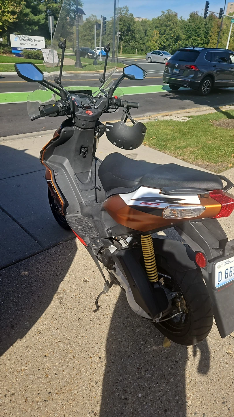 Aprilia SR 50 Scooter - photo 2
