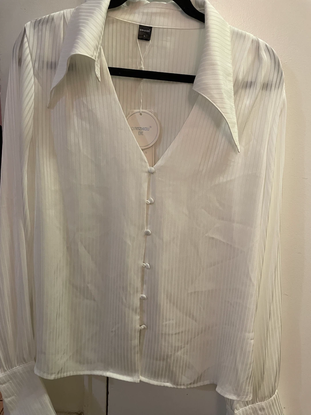 Qianzhidu White Button-Down Shirt Size L