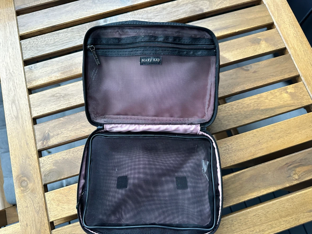 Mary Kay Cosmetic Bag - photo 2