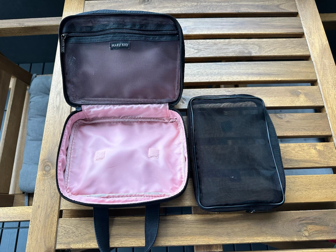 Mary Kay Cosmetic Bag - photo 3