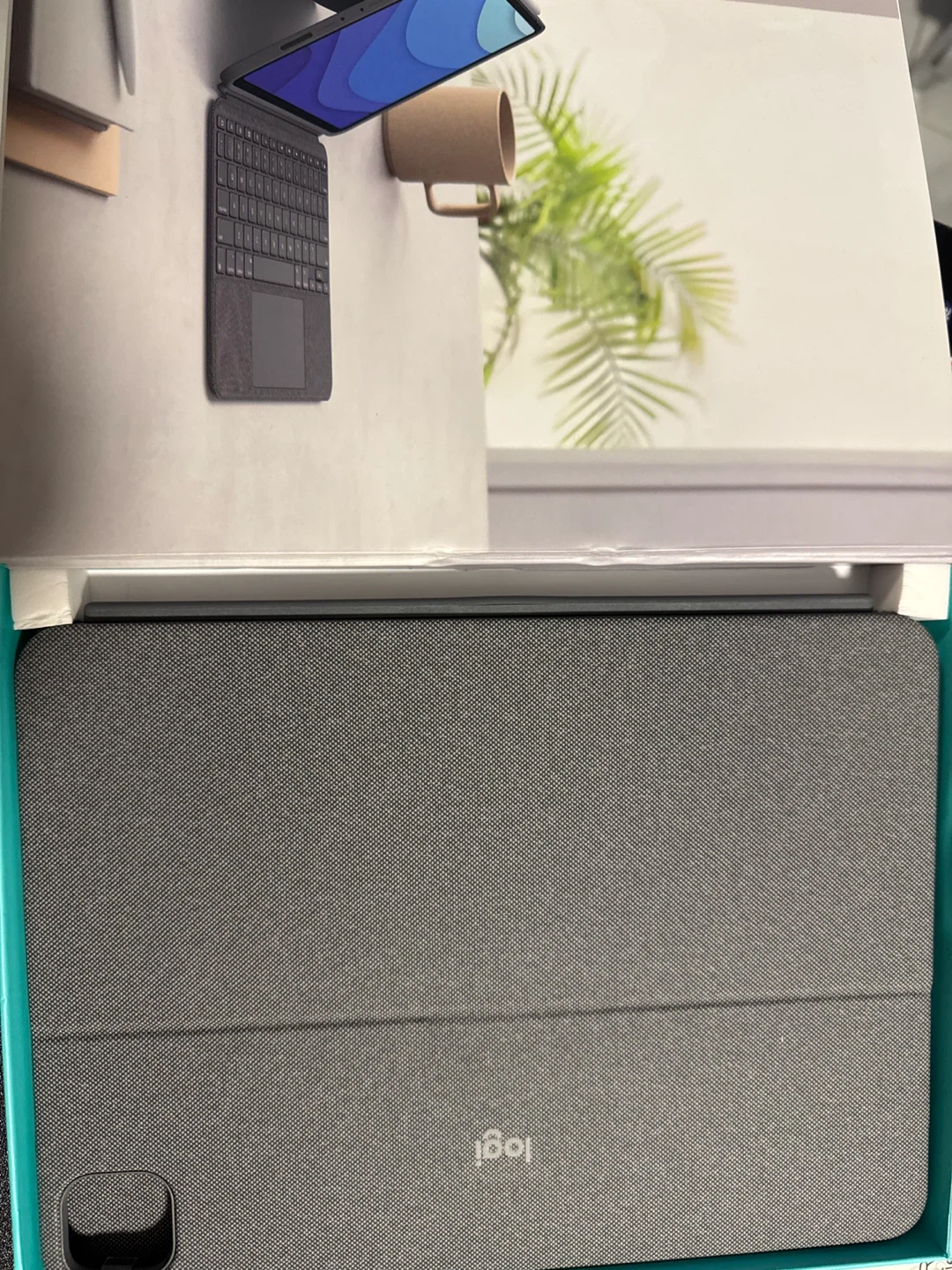 Logitech Combo Touch for iPad Pro 11-inch - photo 2