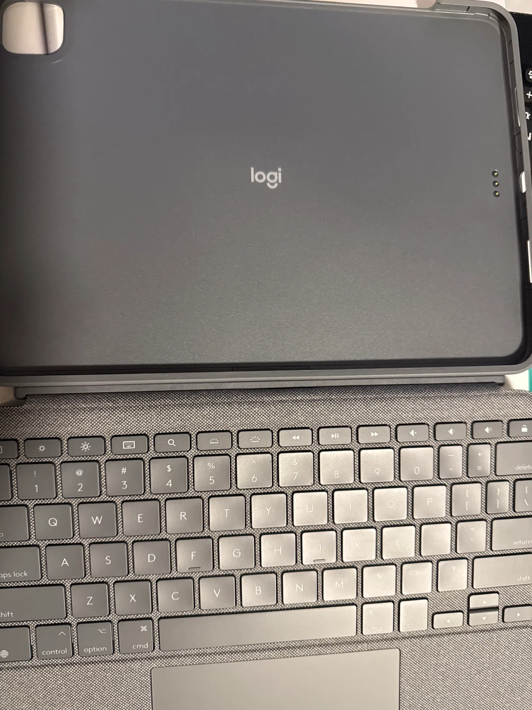 Logitech Combo Touch for iPad Pro 11-inch - photo 3
