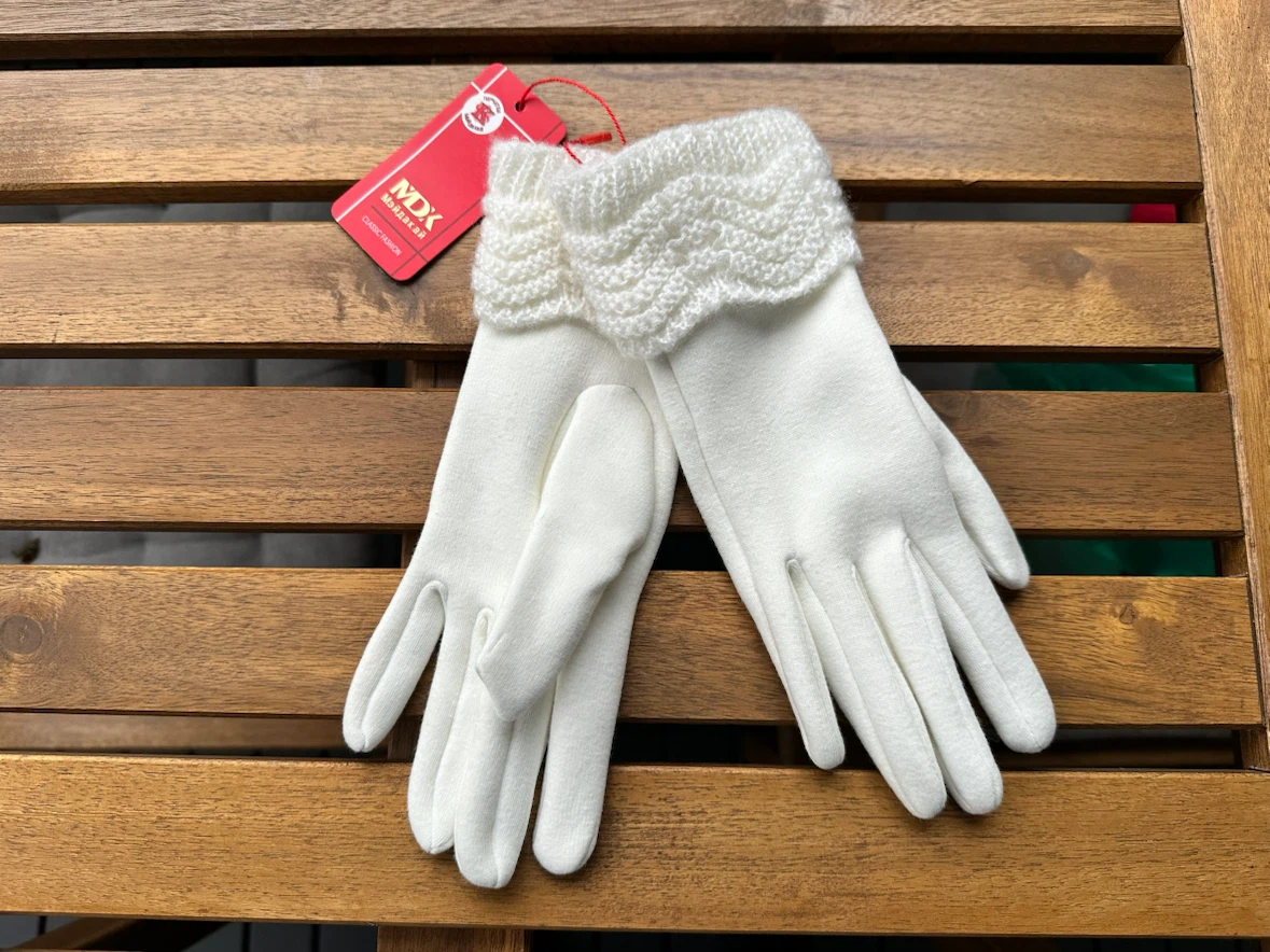 MDX White Knit Gloves