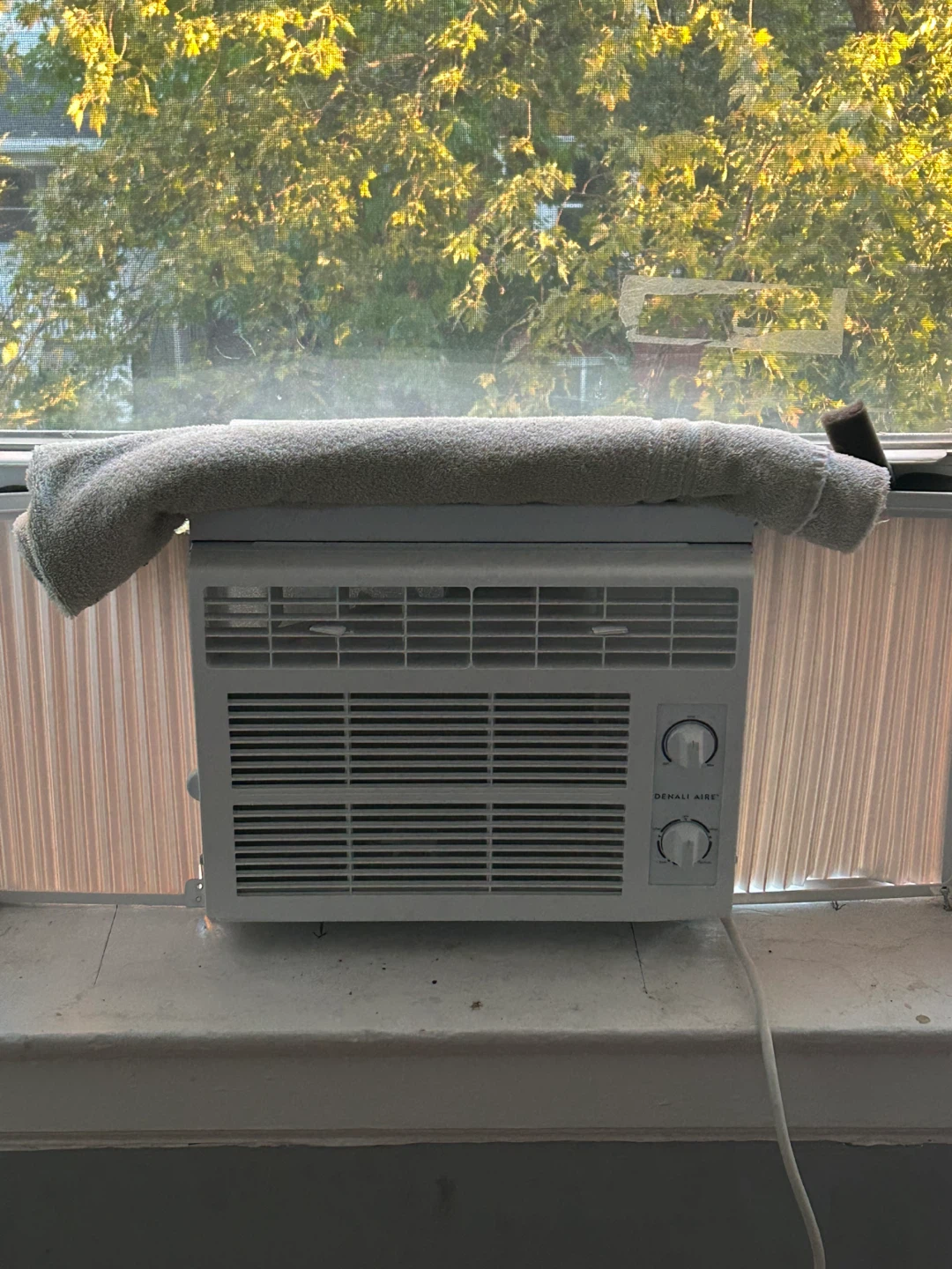 5,000 BTU Window AC | Almost new - photo 2