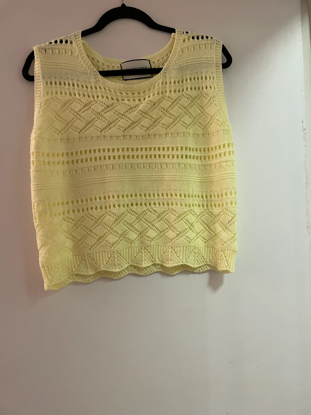 Yellow Knit Sleeveless Top and skirt