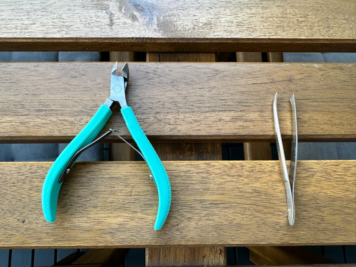 Nanette Lepore Cuticle Nipper and Filax Tweezers - photo 2