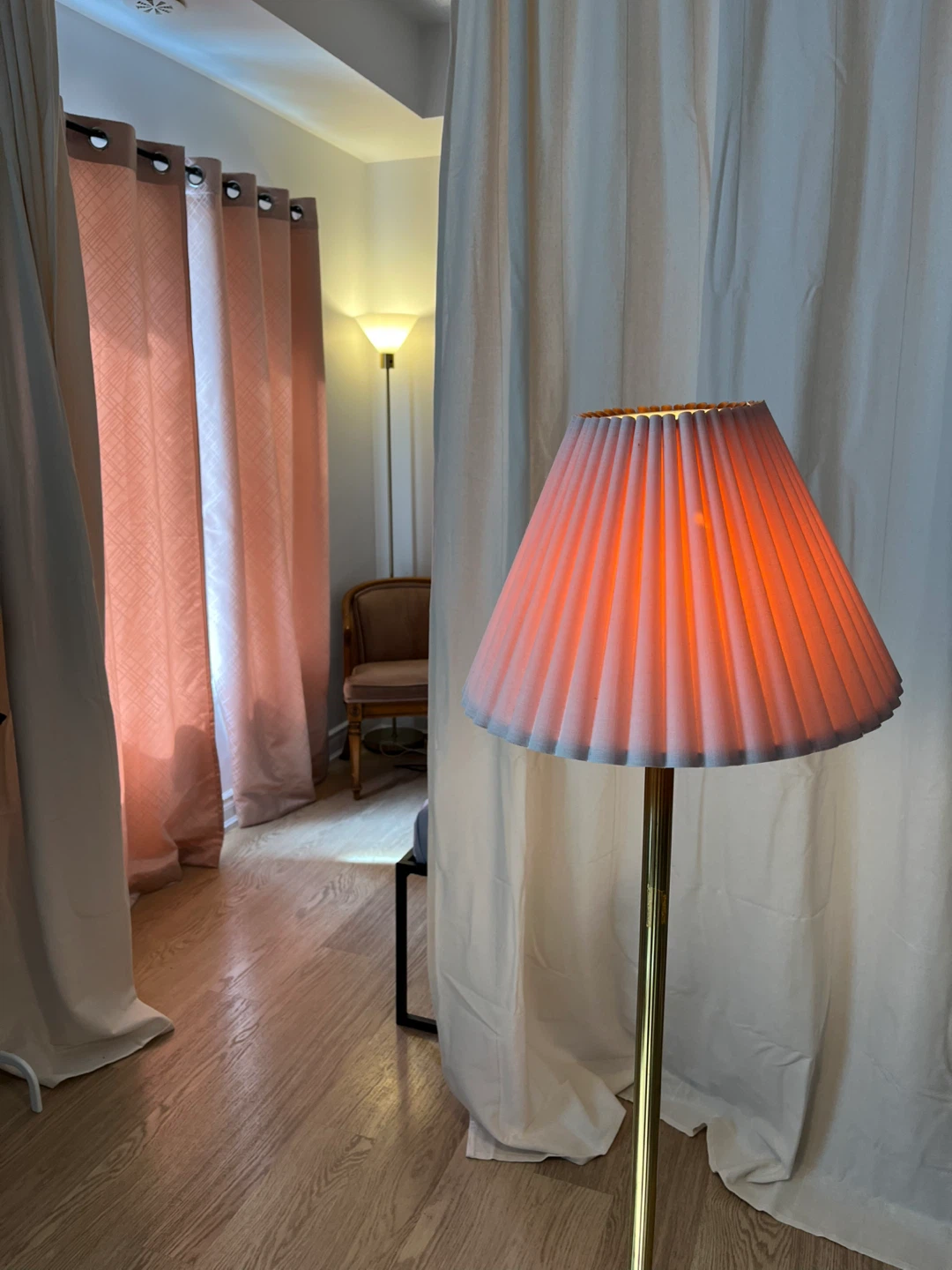 Pleated Fabric Lamp Shade Stand - photo 2