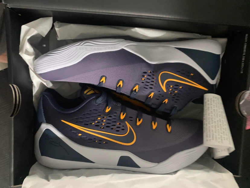 Nike Kobe 9 EM Basketball Shoes
