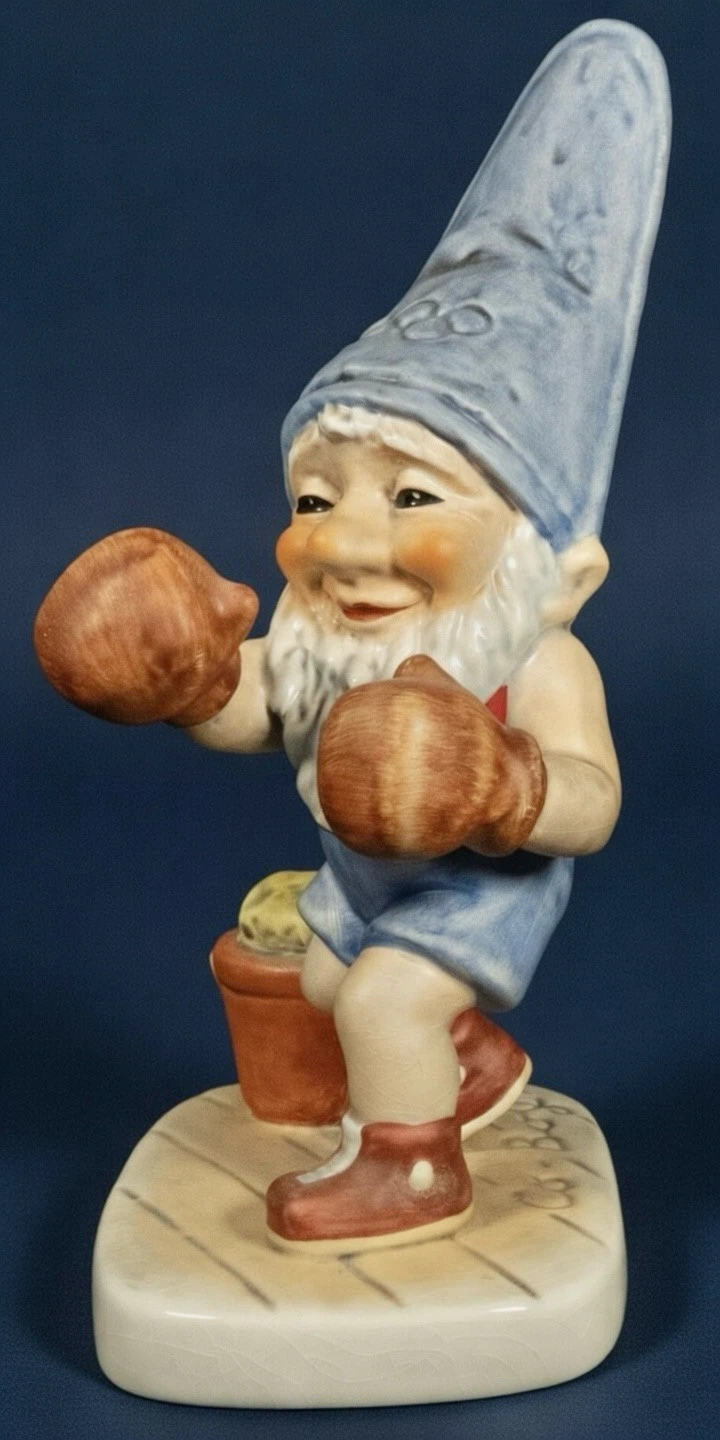 Goebel Co-Boy Gnome Figurine "Max" the Olympic Boxer - photo 3