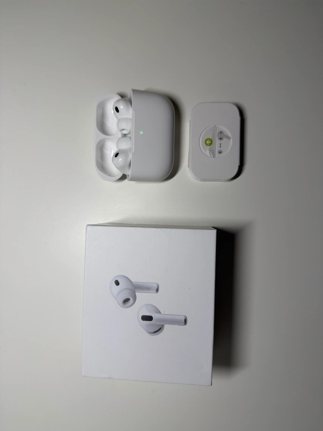 Apple AirPods Pro 2nd Generation with Charging Case - photo 3
