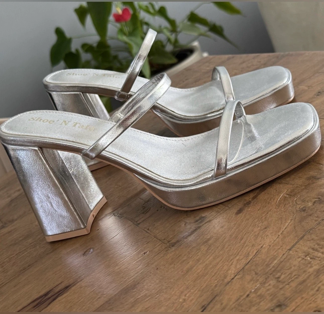 Shoe N Tale Silver Block Heels size 8.5 - photo 2
