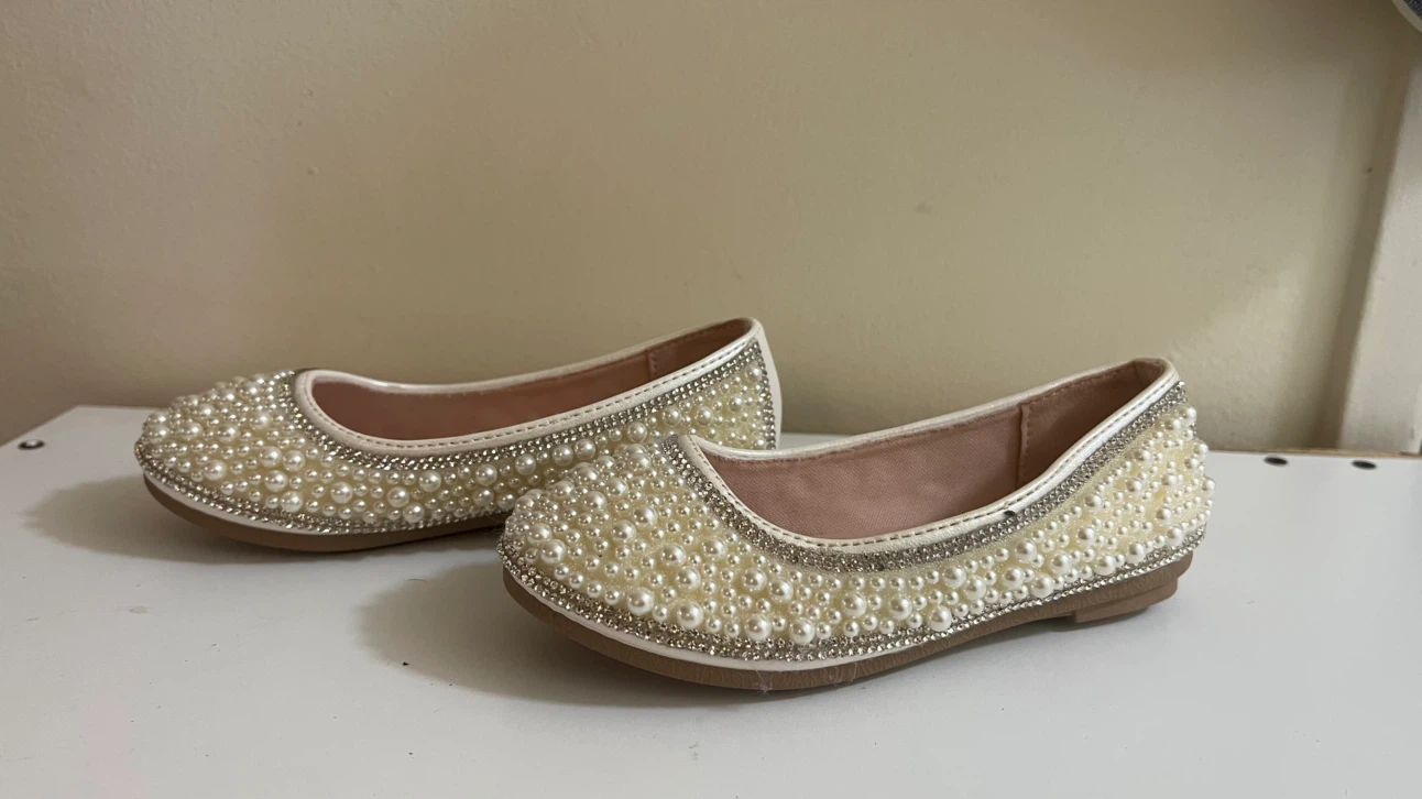 New-Link Comfort Pearl Embellished Flats Size 11 - photo 3