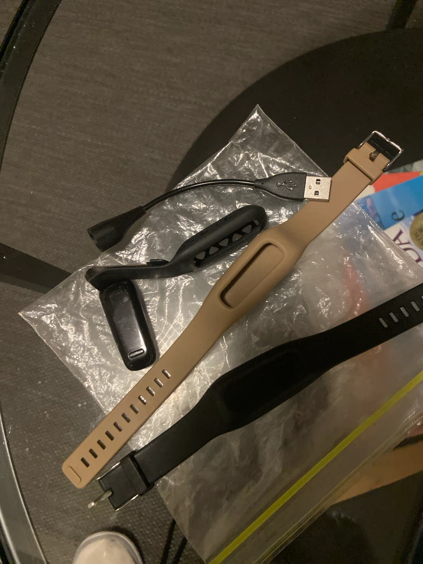 Fitbit fitness tracker with extra bands - photo 3