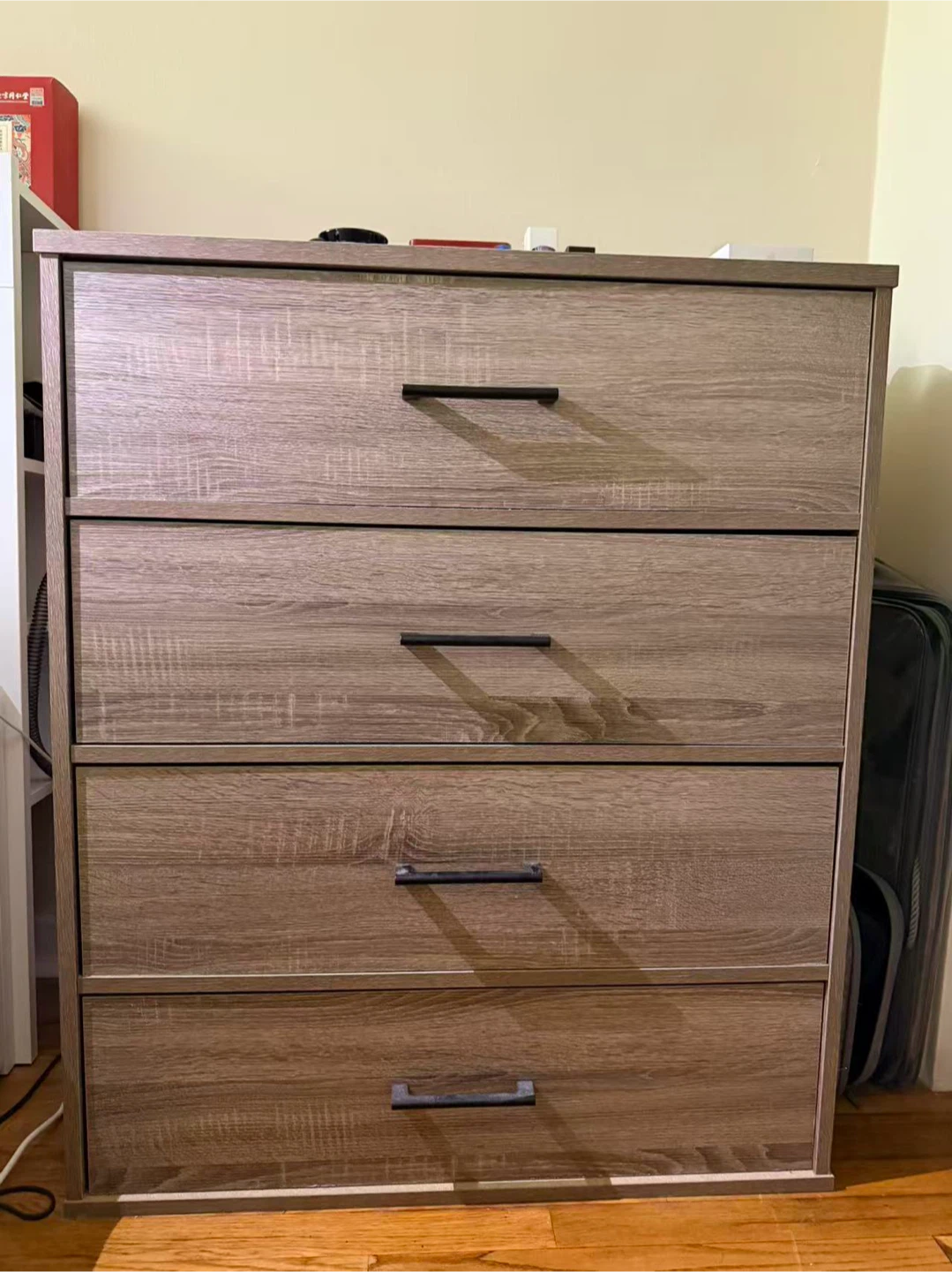 4-Drawer Wood Grain Dresser