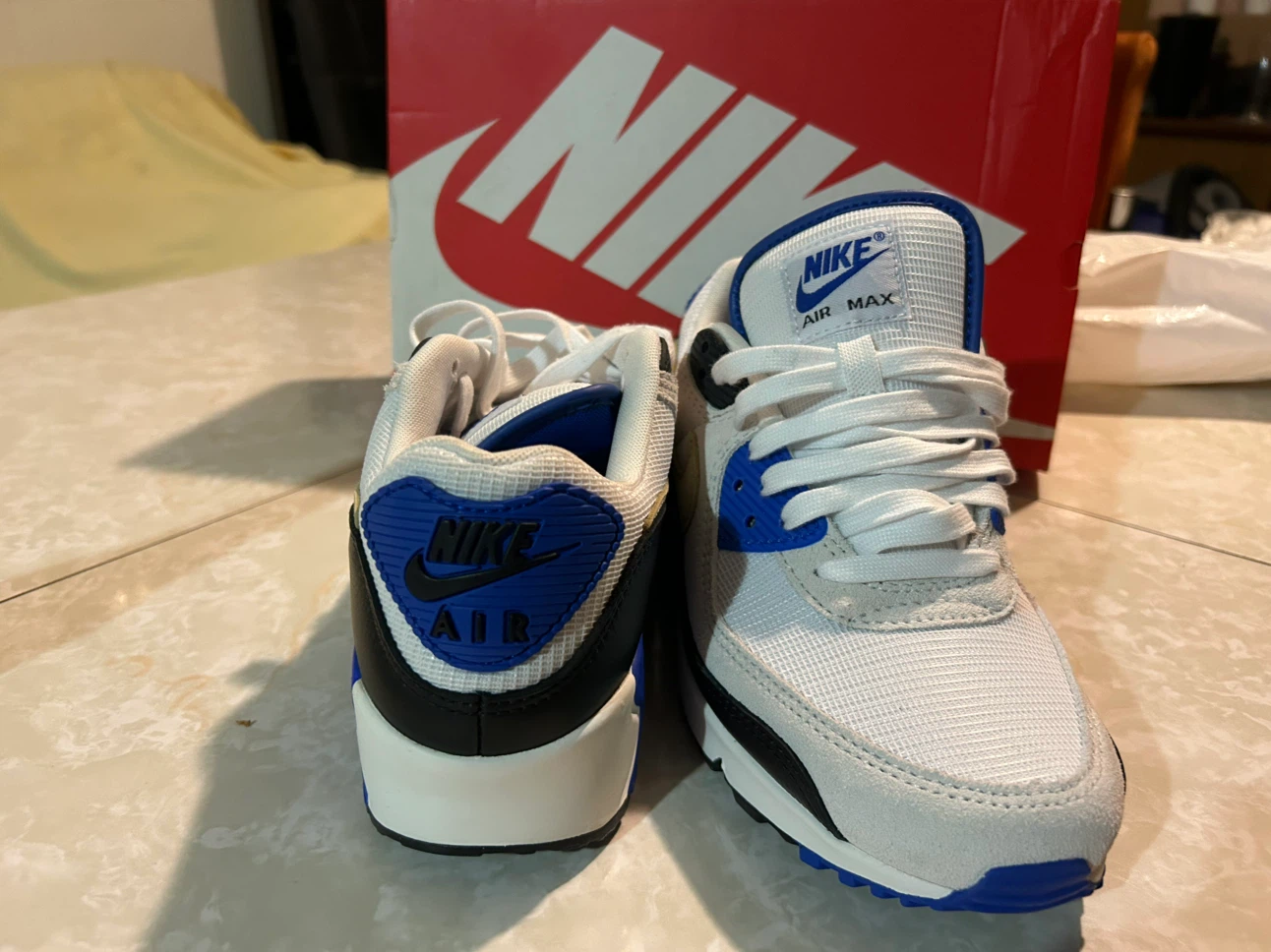Nike Air Max 90 Sneakers