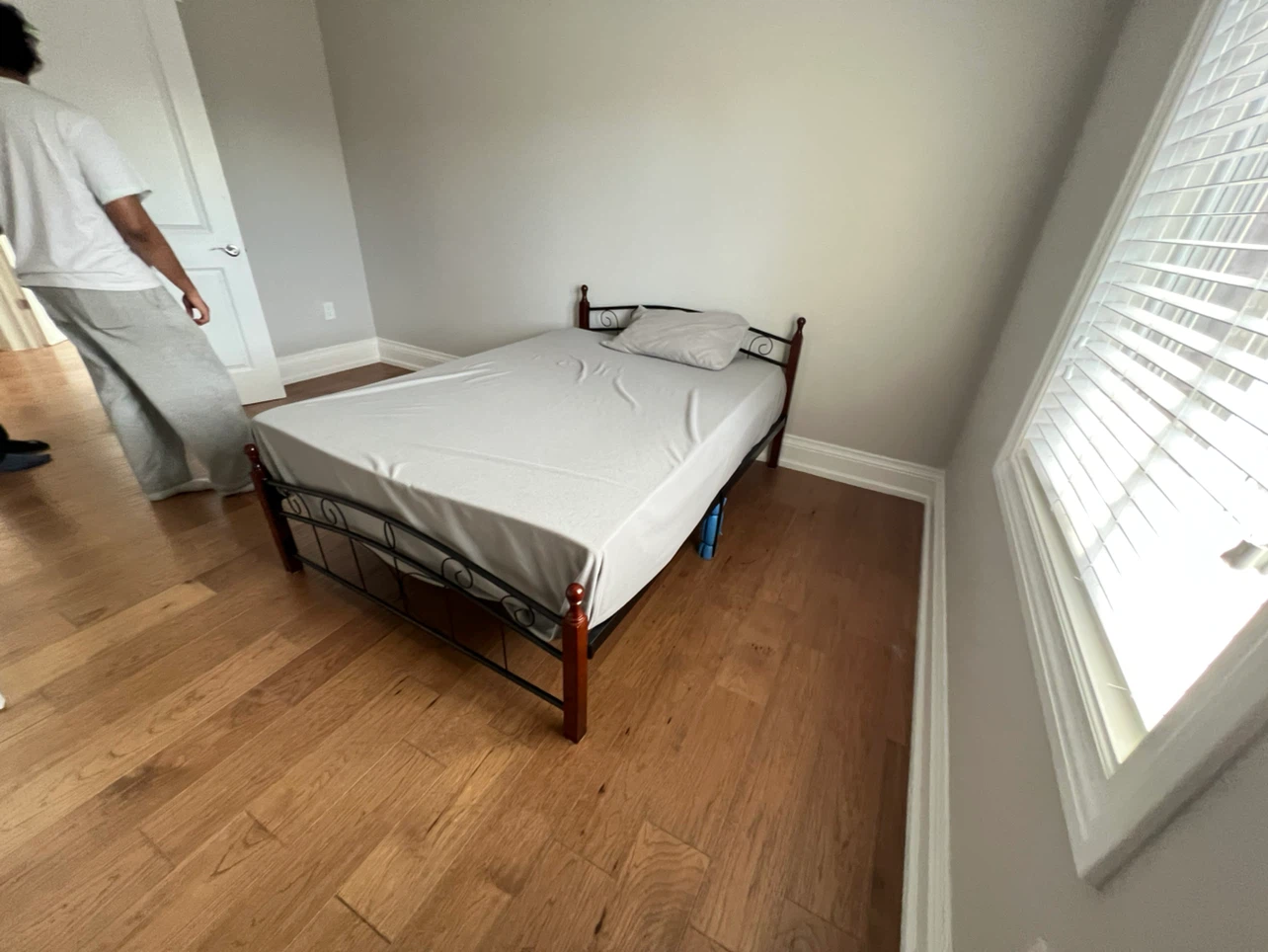 Full size metal bed frame - photo 3