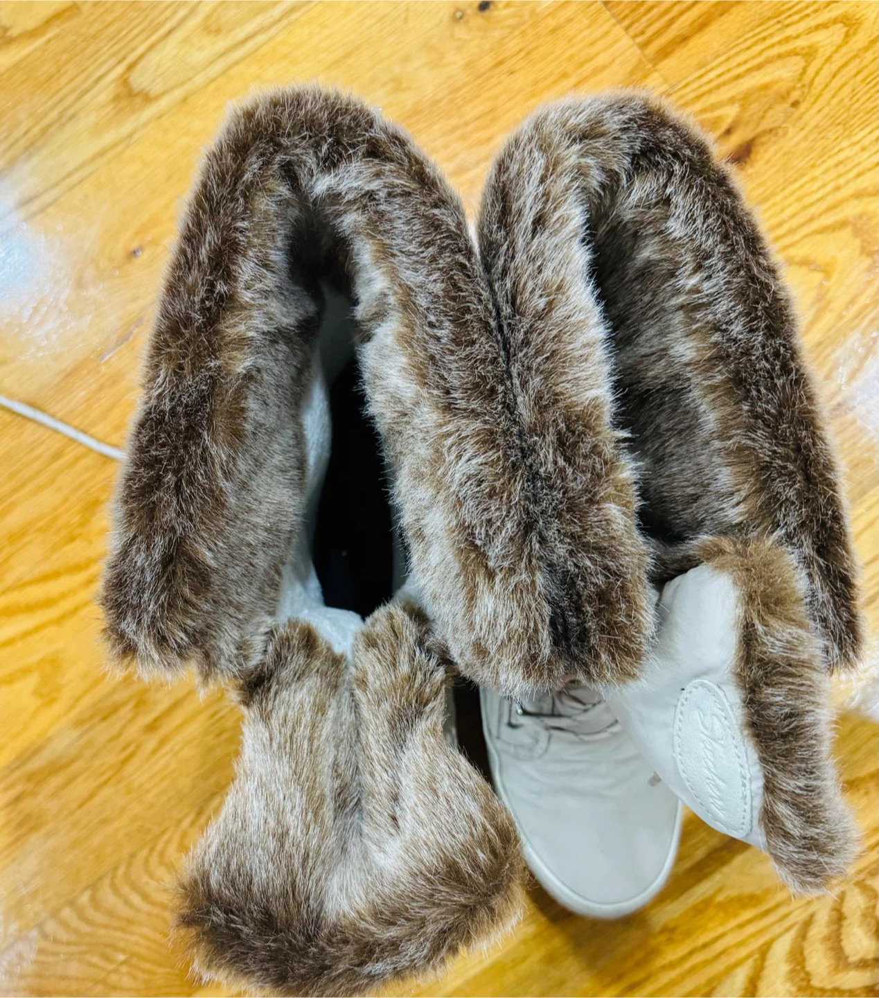 Skechers white winter boots with faux fur trim - photo 3