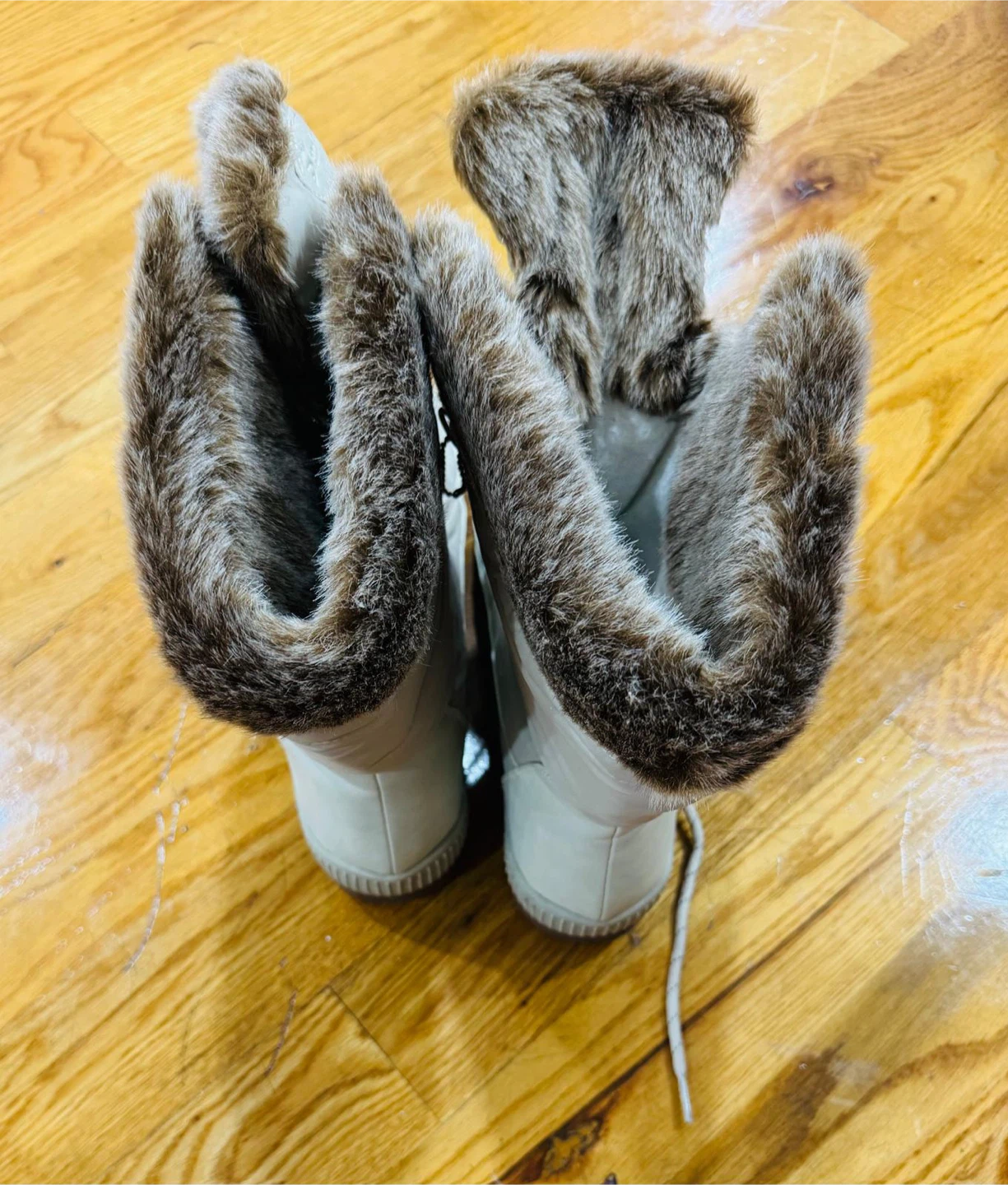 Skechers white winter boots with faux fur trim - photo 4