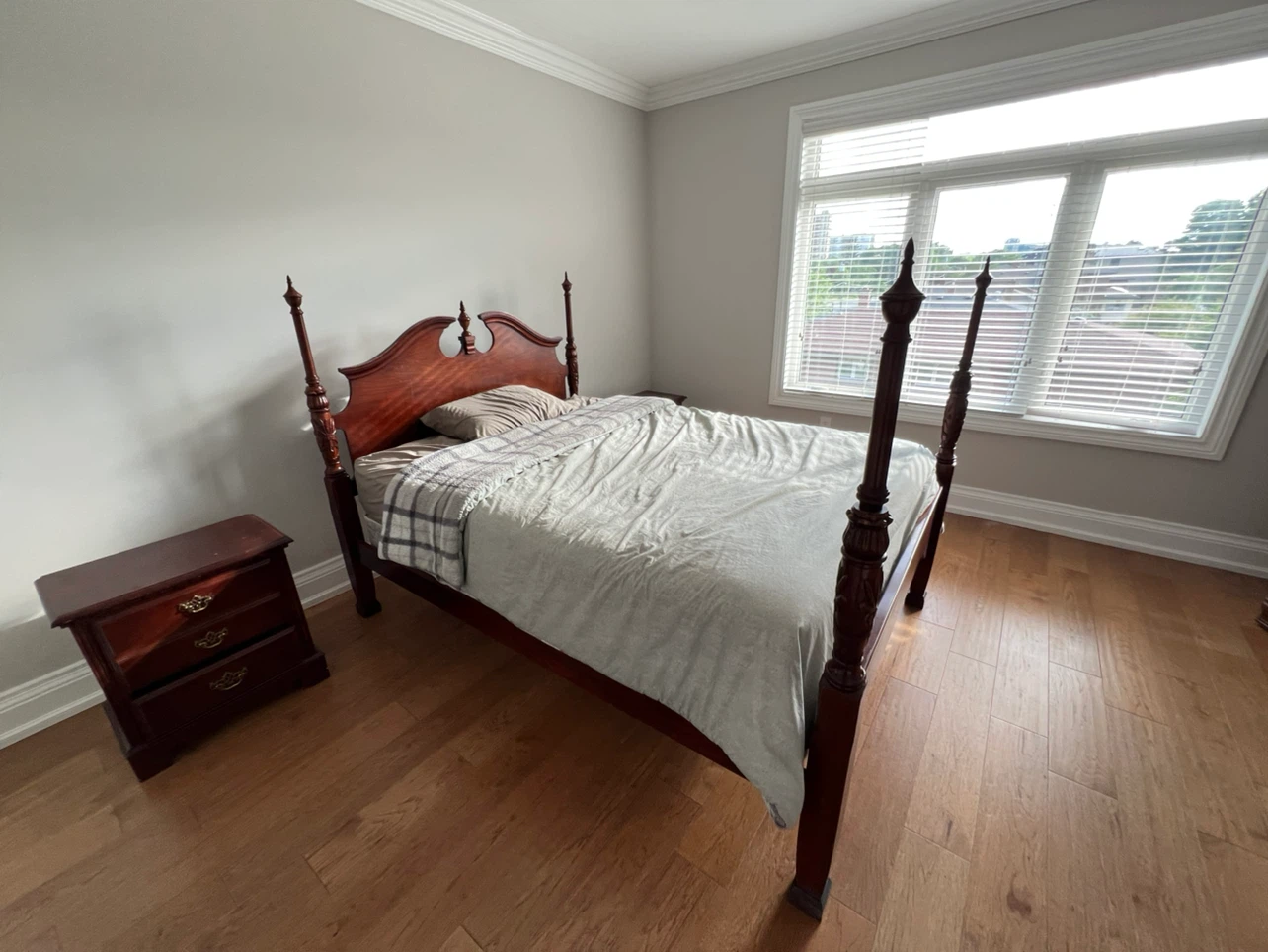 Antique wooden Queen bed frame with box - photo 3