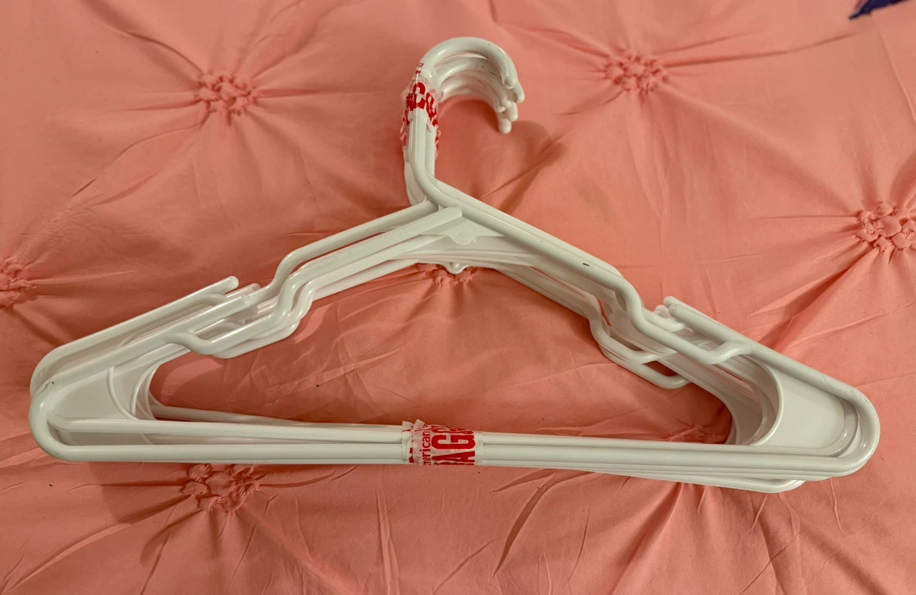 Set of 5 White Plastic Clothes Hangers - photo 2
