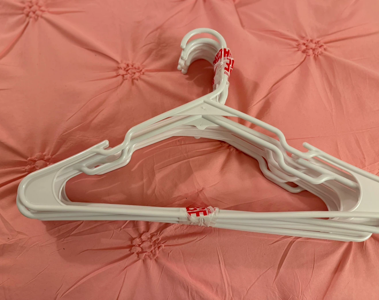 Set of 5 White Plastic Clothes Hangers - photo 3
