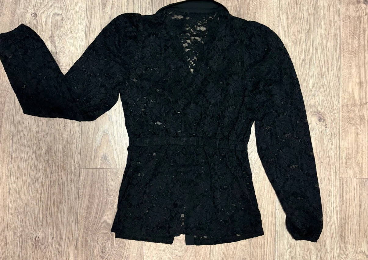 8 Assorted women’s clothing size L-XL $15 - photo 4