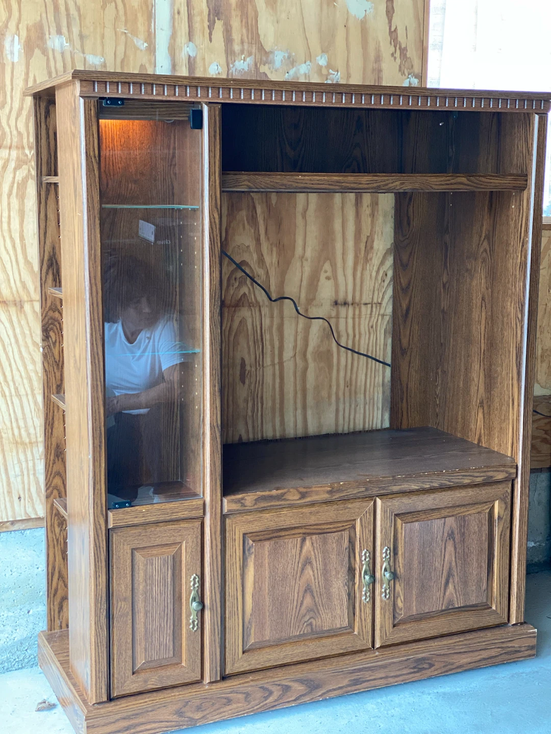 📺 TV Stand / Media Console – Solid & Spacious