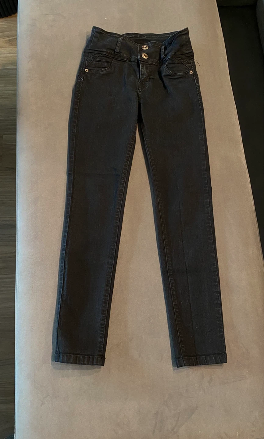 Black High-Waisted Skinny Jeans