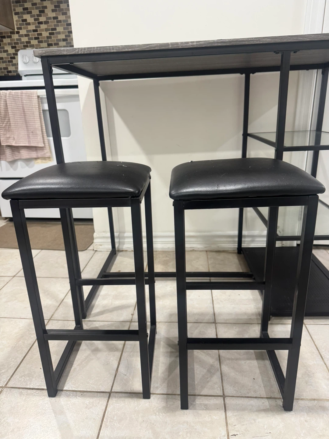 Kitchen table W/ two stools - photo 4