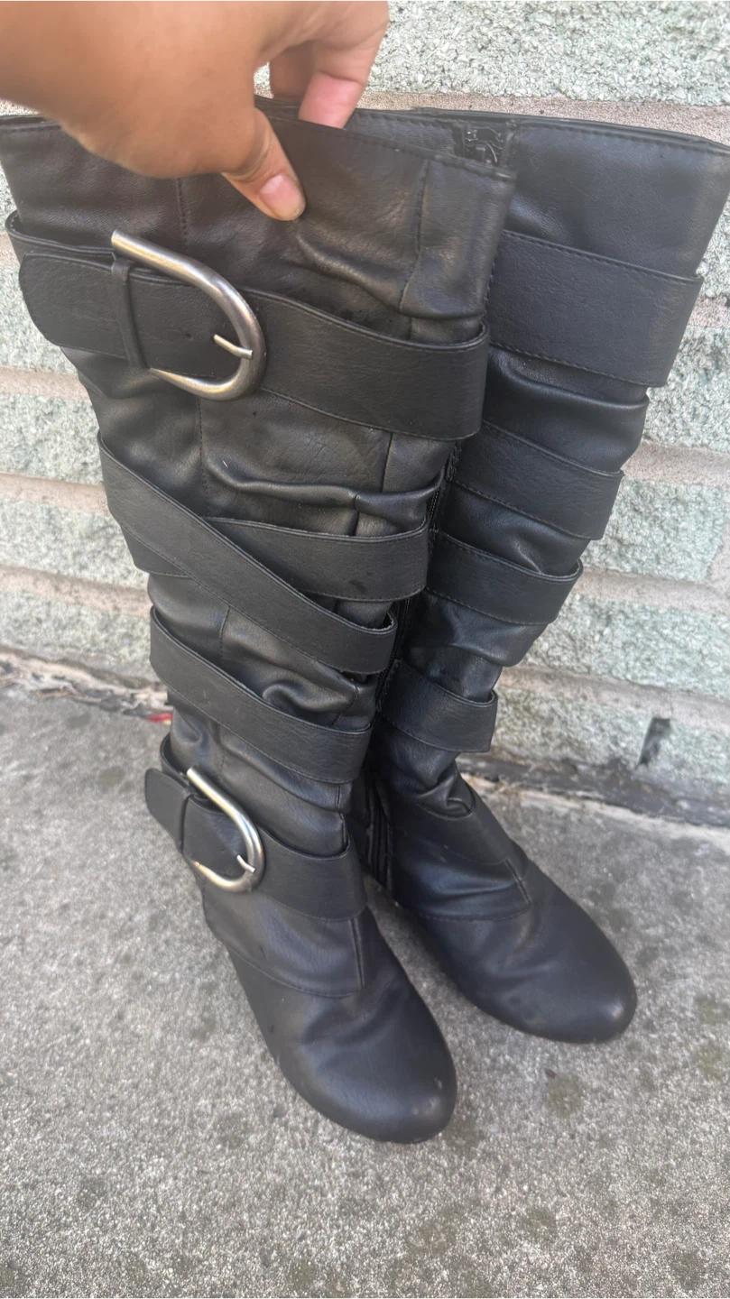 Black Buckle Detail Knee-High Boots