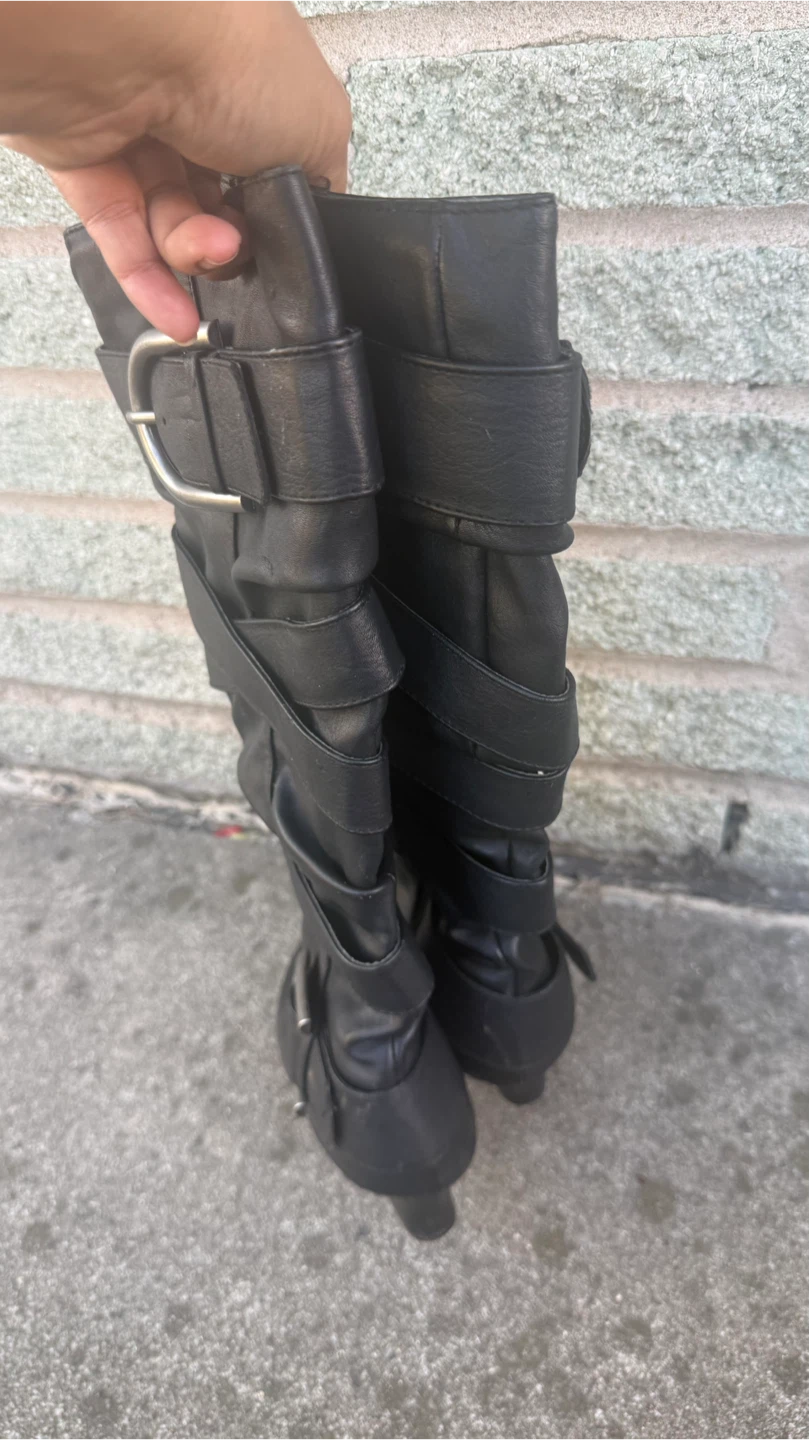Black Buckle Detail Knee-High Boots - photo 3