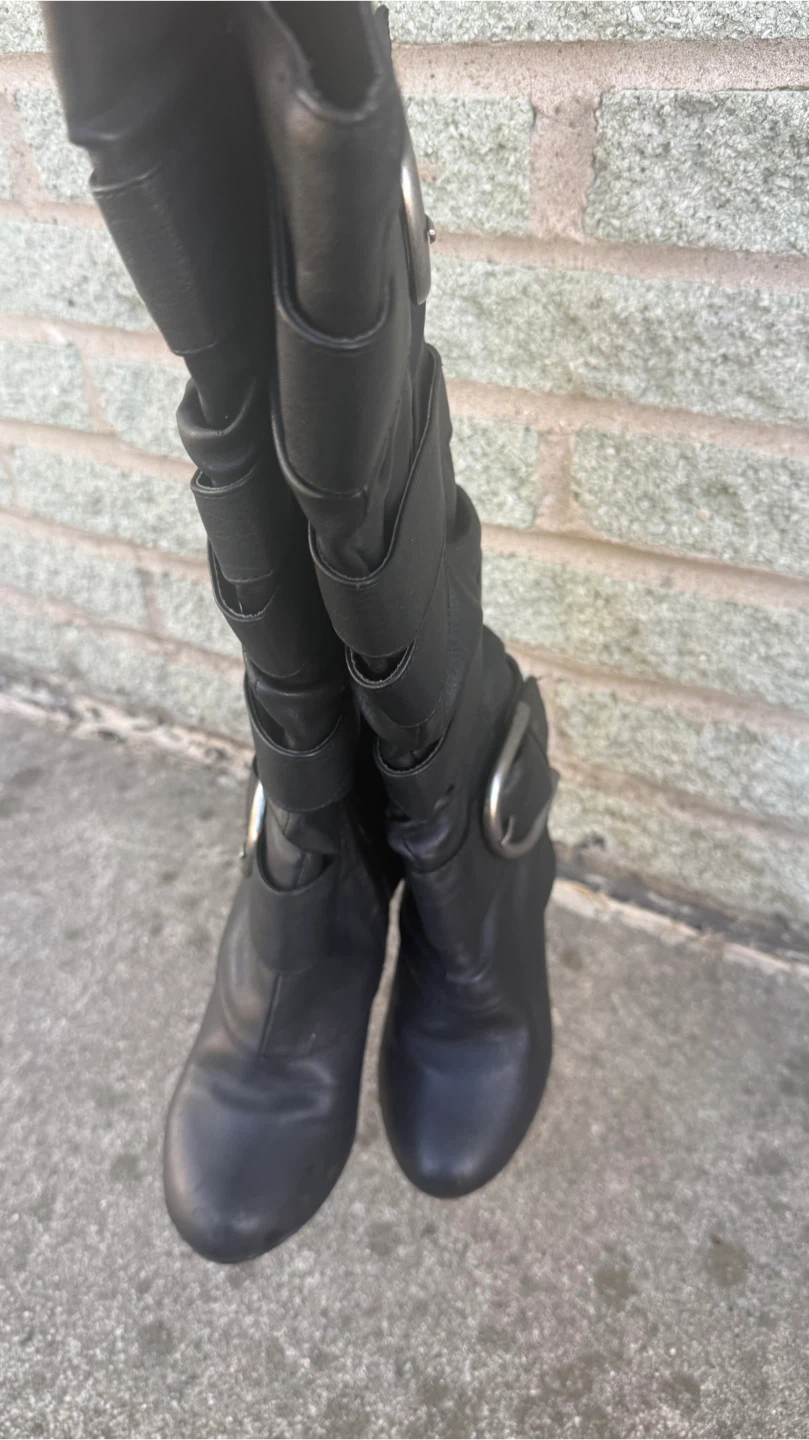 Black Buckle Detail Knee-High Boots - photo 4