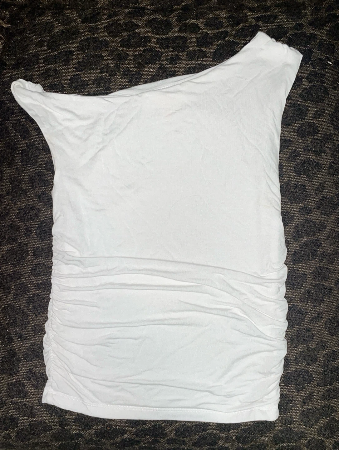 🤍 White Ruched Top