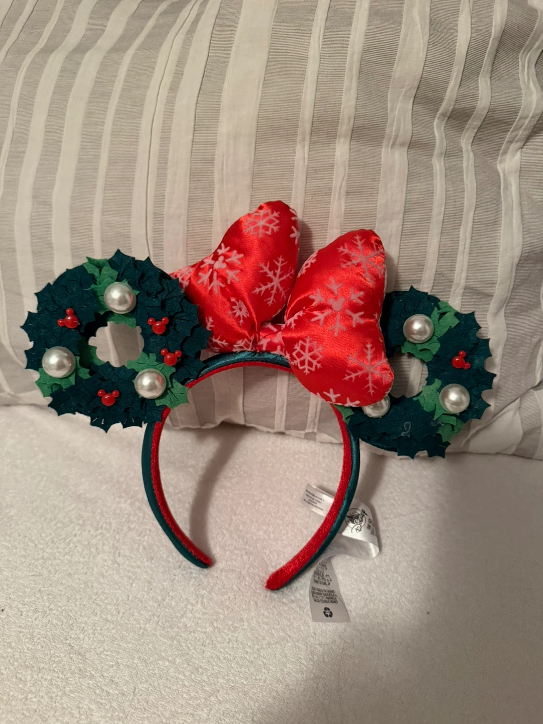 Disney wreath ears silver part falling off authentic adult