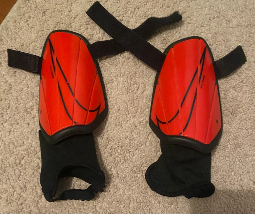 Nike Charge Youth Soccer Shin Guards M