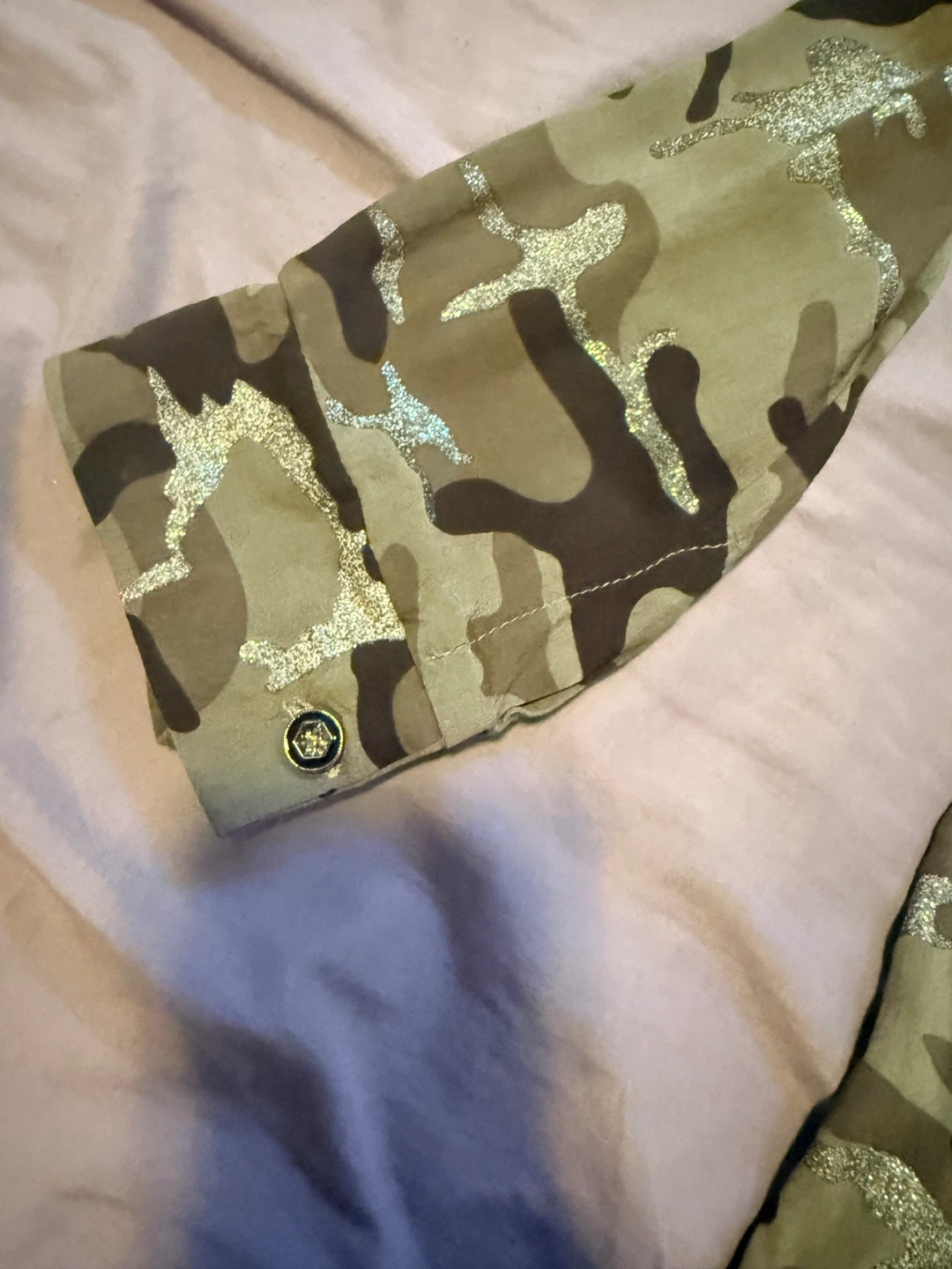 Camo Button-Down Shirt with Glitter Detail, brand new - photo 4