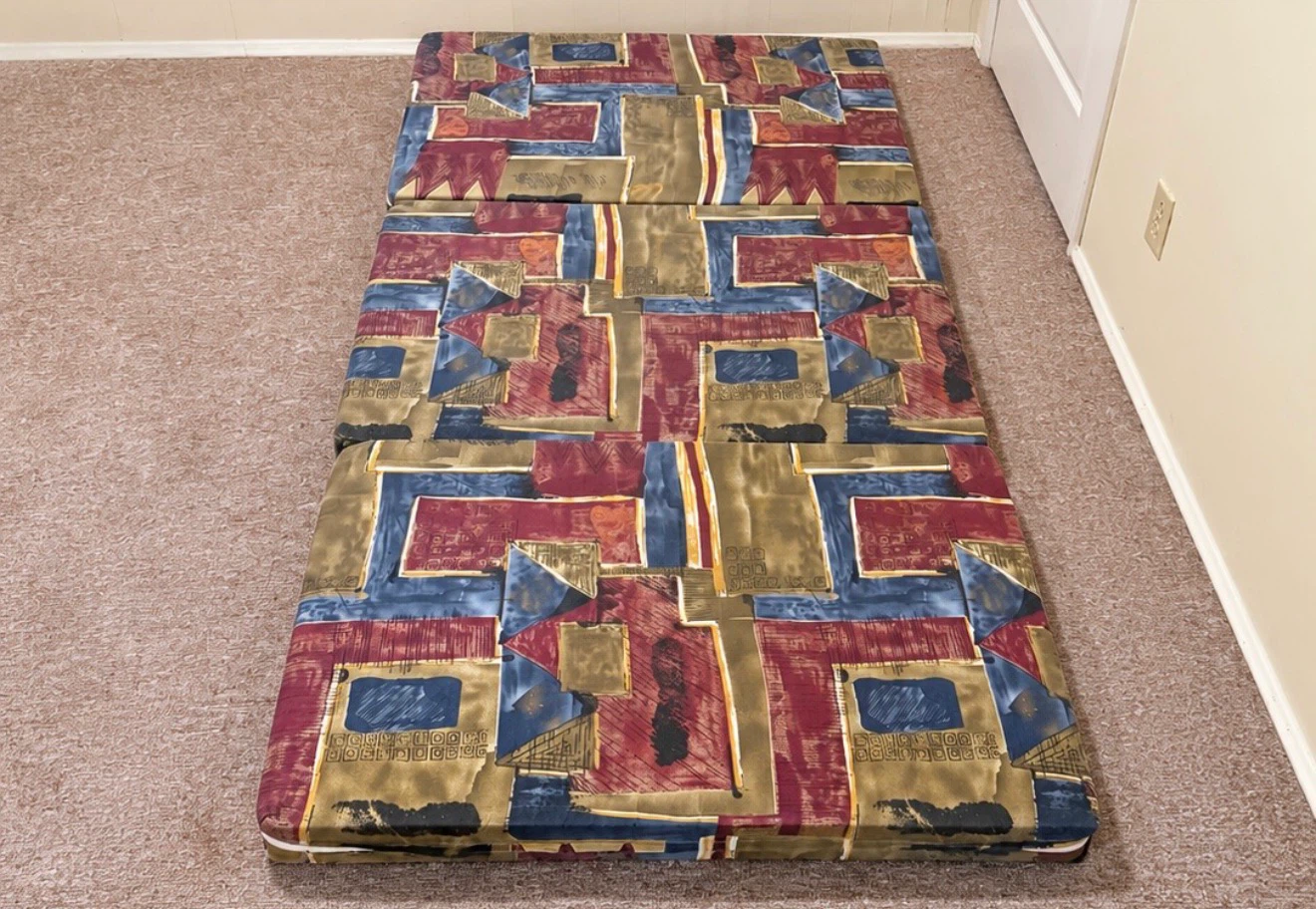 Tri-fold mattress