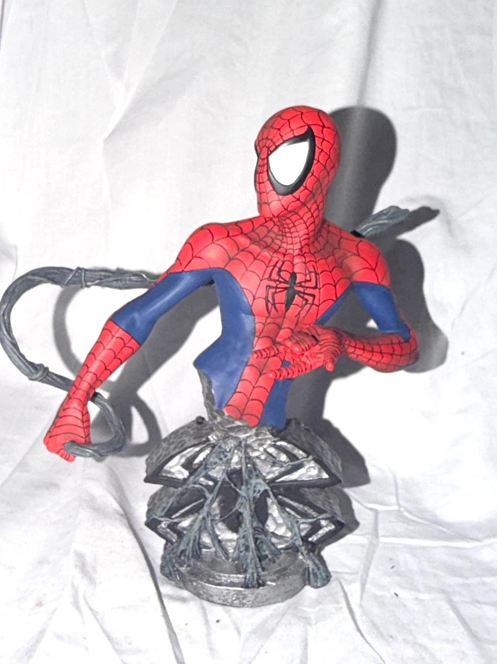 Diamond Select Ultimate Spider-Man Bust - photo 2