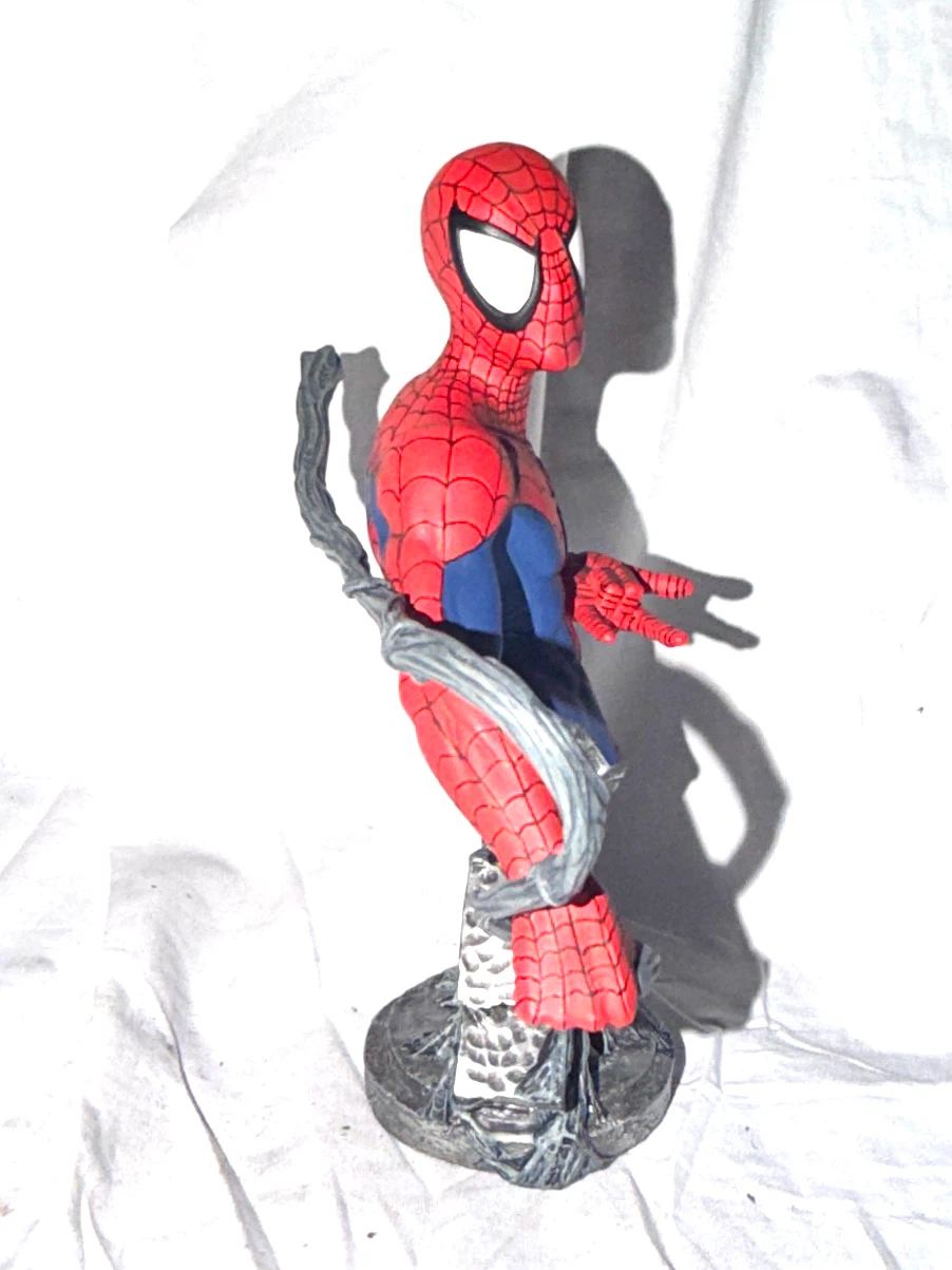 Diamond Select Ultimate Spider-Man Bust - photo 3