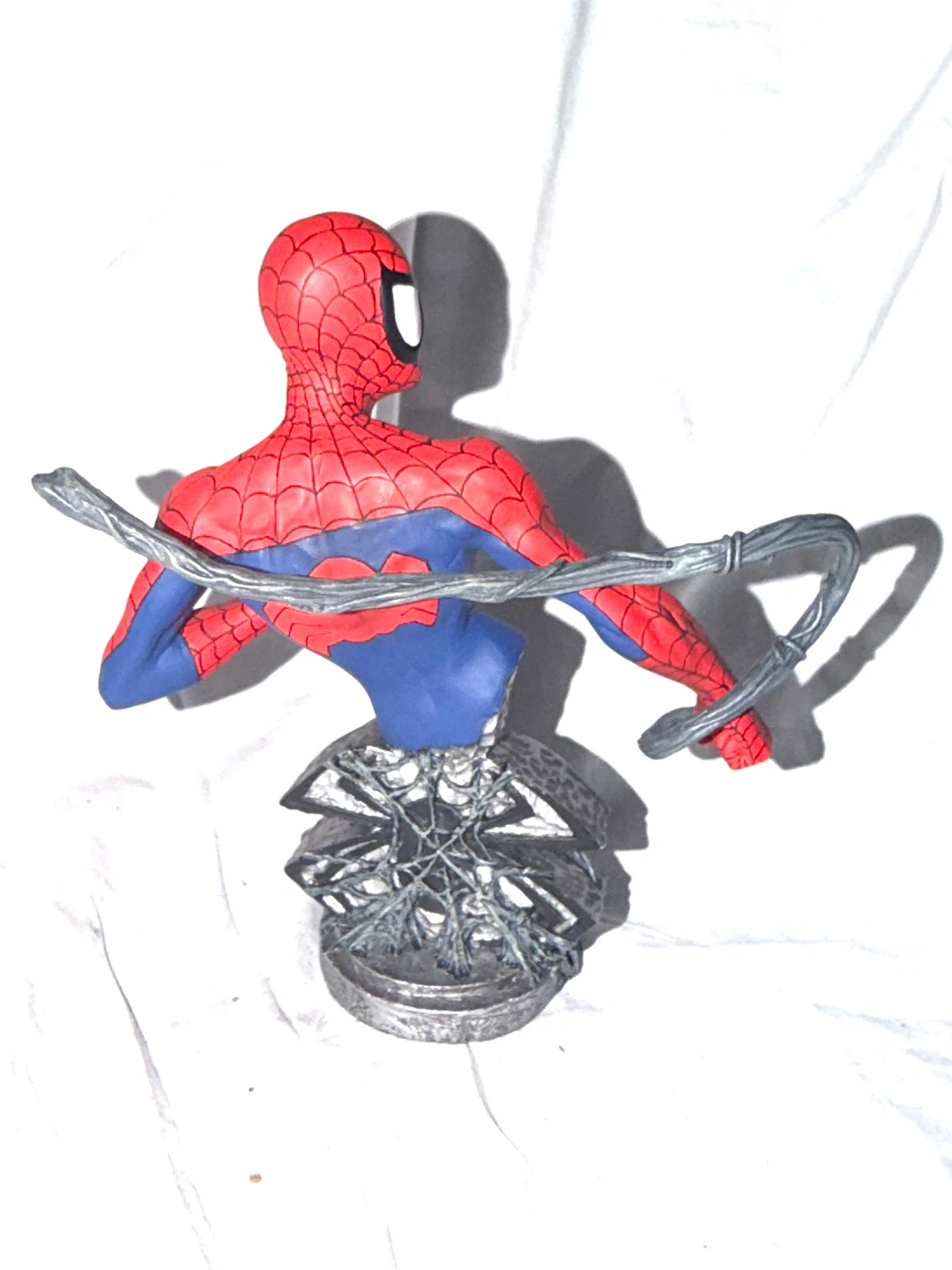 Diamond Select Ultimate Spider-Man Bust - photo 4