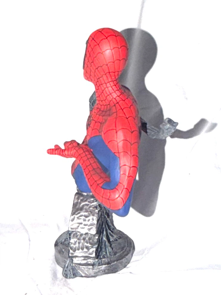 Diamond Select Ultimate Spider-Man Bust - photo 5