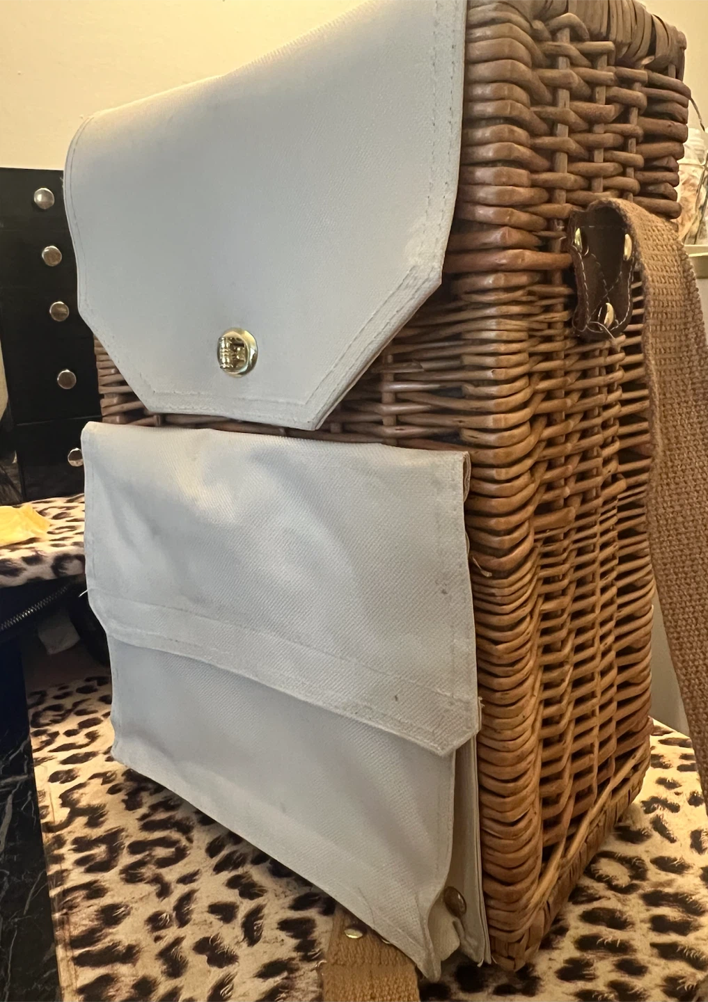 Wicker Picnic Basket with Accessories - photo 2