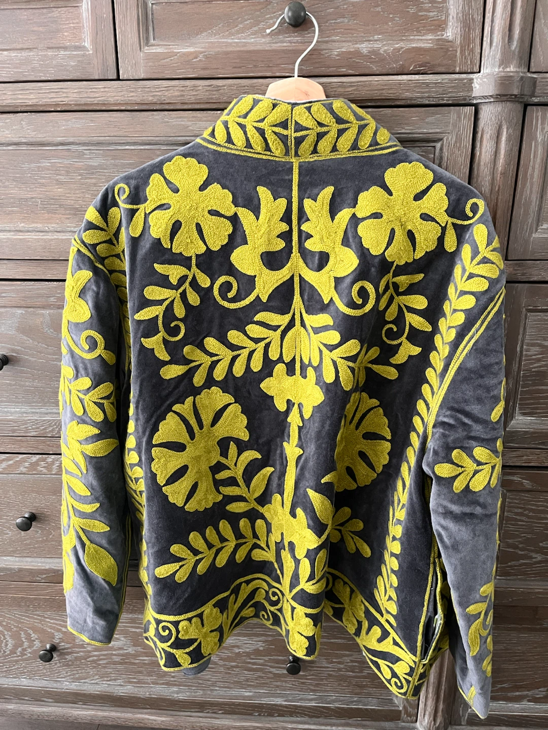 Sumitra Embroidered Velvet Jacket - photo 2