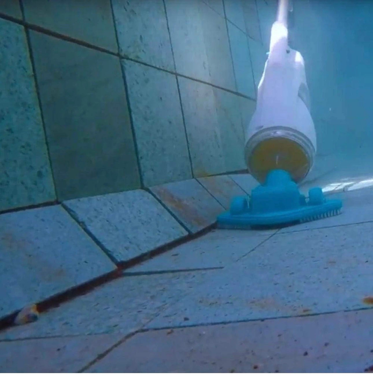 New - Kokido Telsa 05 Rechargeable Pool Vacuum - photo 4