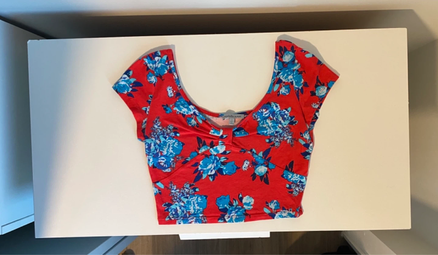 Charlotte Russe Red Floral Crop Top - photo 2