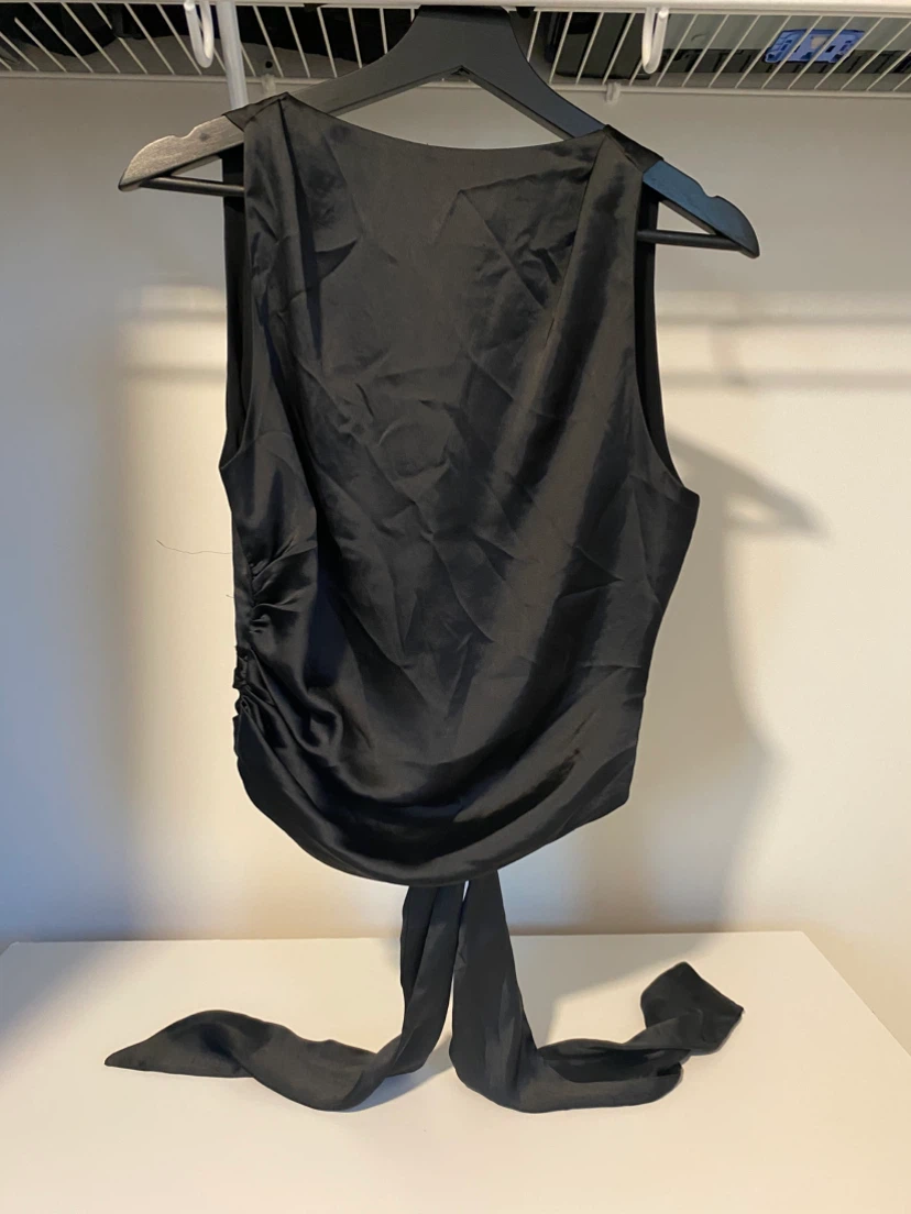 Black tie-back satin blouse - photo 2