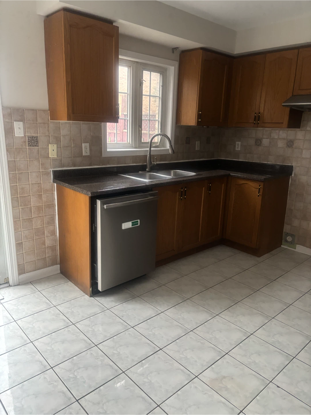 3 bedroom semi detached house for rent