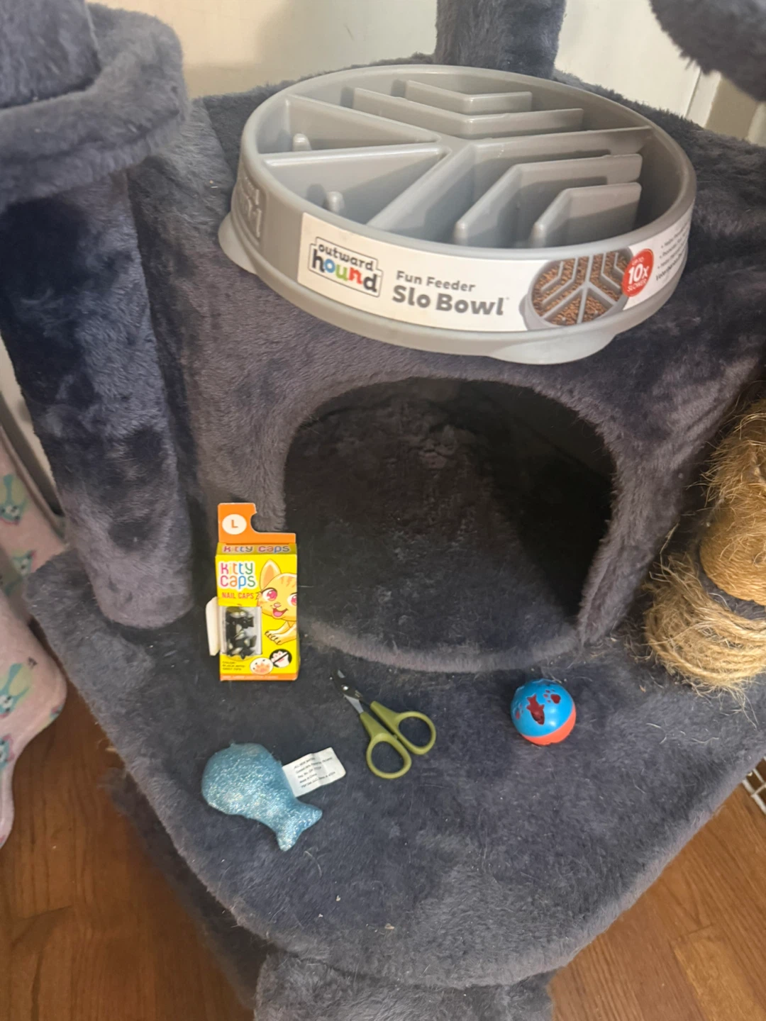 Cat tree and toys - photo 2