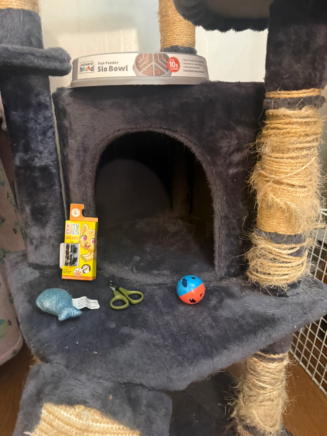 Cat tree and toys - photo 4